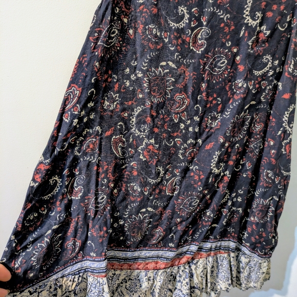 Floral Paisley Sleeveless Top Navy Size M - Picture 2 of 5